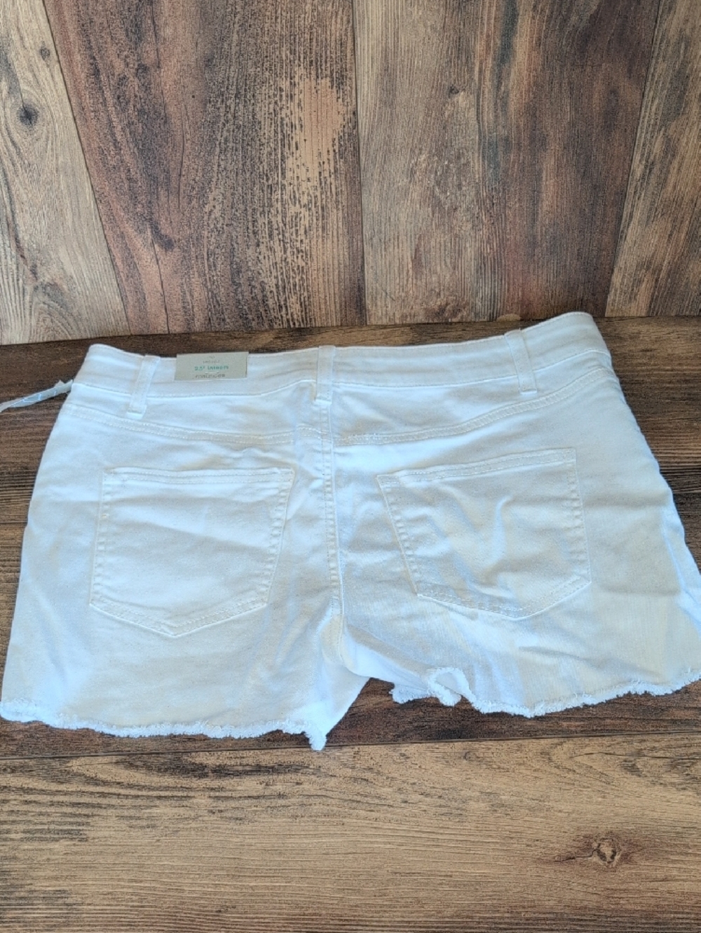 Maurices White Denim Mid Rise Cutoff Shorts NWT 10             M325